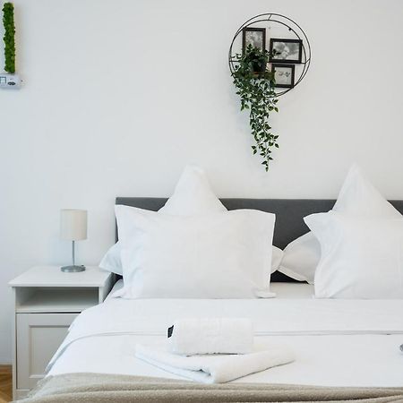 בוקרשט Aonia 2Bdr Apartment - P-Ta Romana View מראה חיצוני תמונה