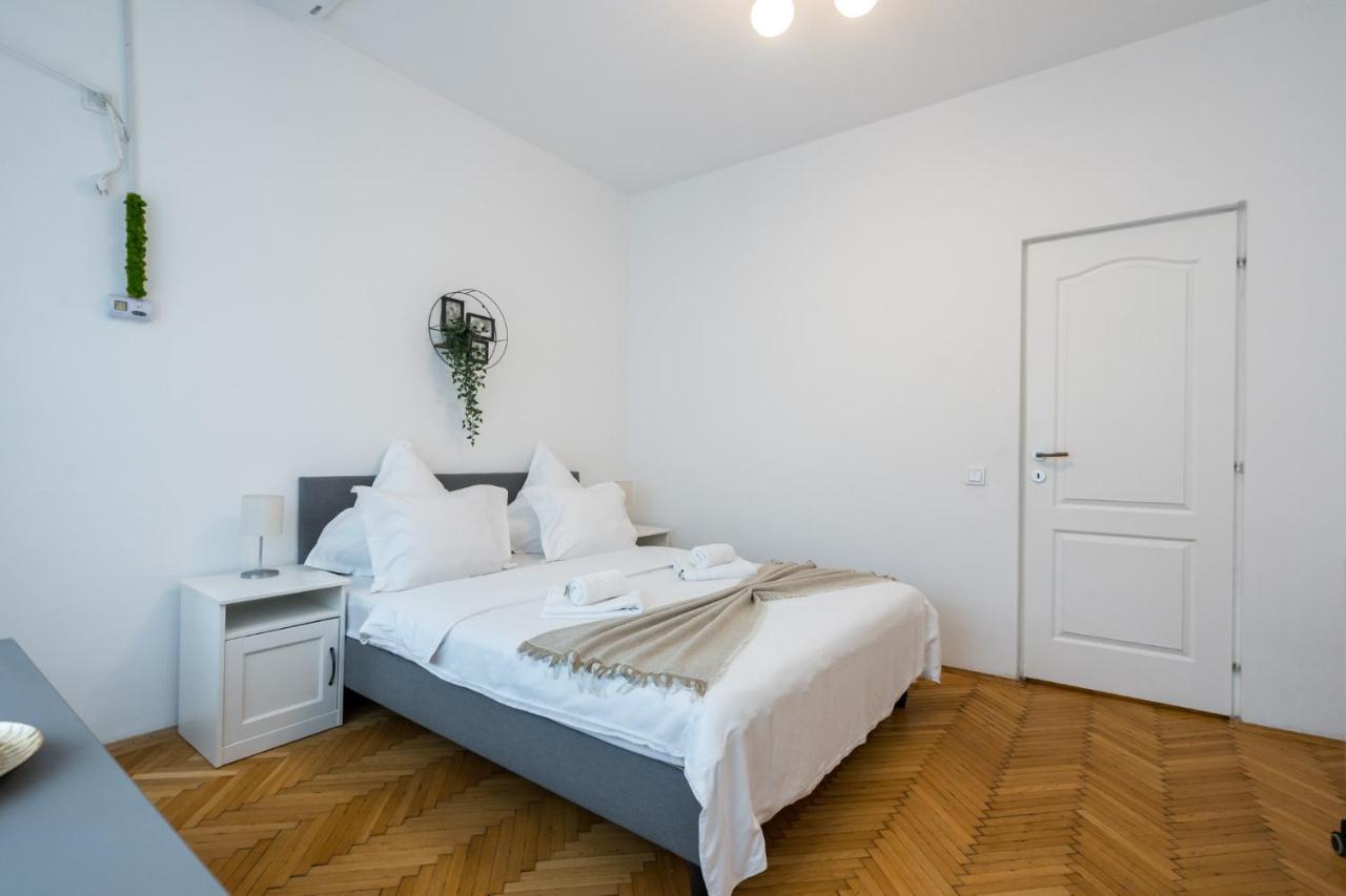 בוקרשט Aonia 2Bdr Apartment - P-Ta Romana View מראה חיצוני תמונה